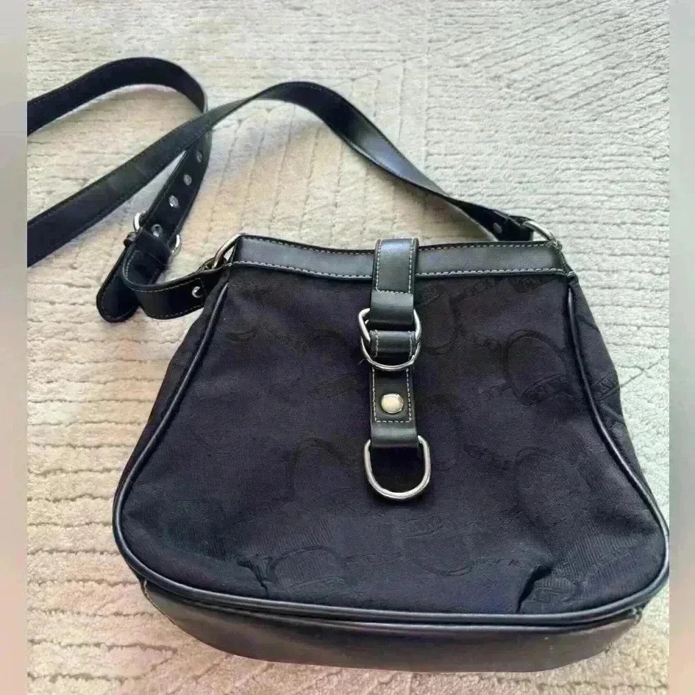 Chaps crossbody purse black